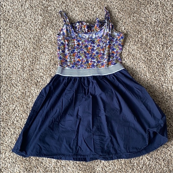 Floral Dress. - Picture 3 of 5